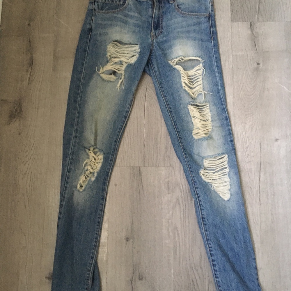Distressed boyfriend jeans - Picture 2 of 3